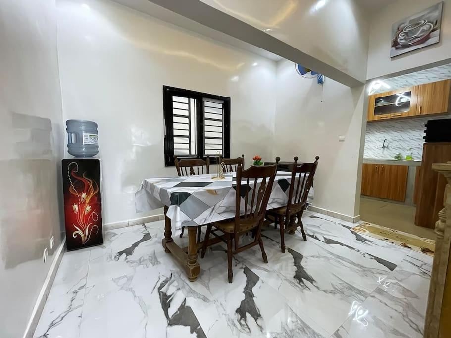 Villa Adja Nafy A Saly Gandigal ภายนอก รูปภาพ